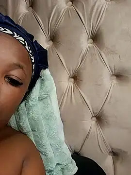 Snapshot of SWEETDOLLY29XX chatting on October 2025 07:18:01 AM SWEETDOLLY29XX online show from October 2025 07:18:01 AM