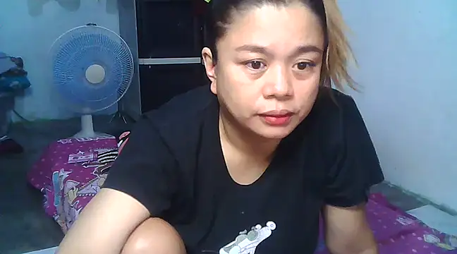 Snapshot of Kariebabe chatting on December 2024 01:25:01 AM Kariebabe online show from December 2024 01:25:01 AM