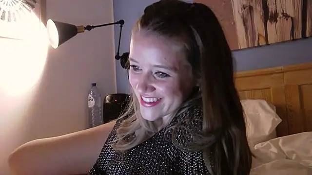 Snapshot of Neonstar chatting on March 2025 06:40:02 PM Neonstar online show from March 2025 06:40:02 PM