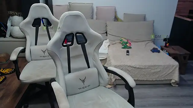 Sunny-Girl1 online show from March 2026 07:05:01 PM