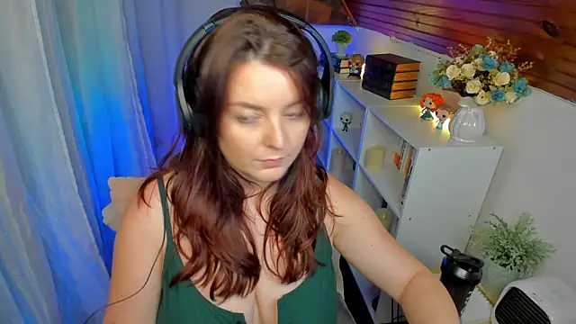 Snapshot of ErinMarshall chatting on January 2025 04:41:01 PM ErinMarshall online show from January 2025 04:41:01 PM