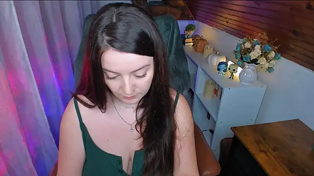 Snapshot of ErinMarshall chatting on December 2025 05:19:02 PM ErinMarshall online show from December 2025 05:19:02 PM