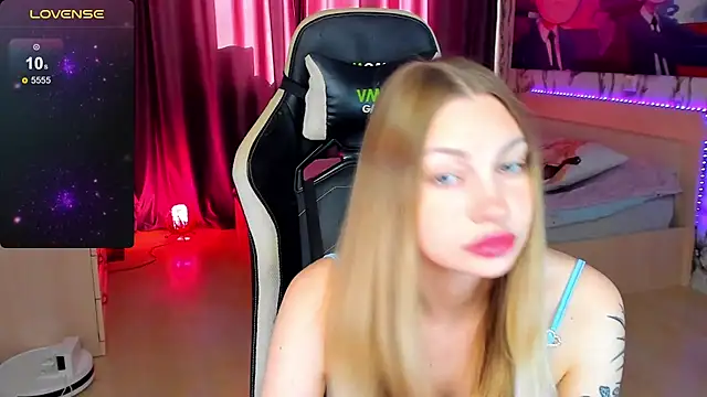 BiMolly online show from September 2025 05:18:01 AM