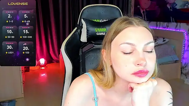 BiMolly online show from September 2025 08:56:02 PM