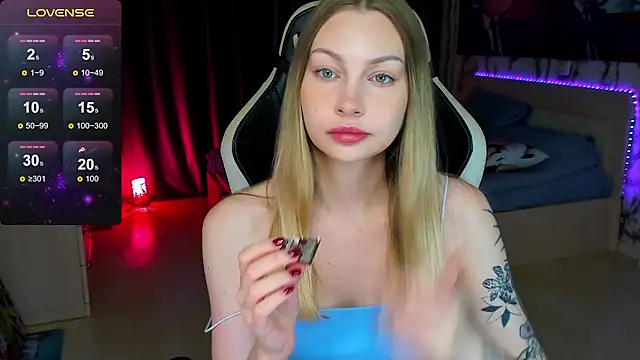 BiMolly online show from October 2025 06:49:02 PM