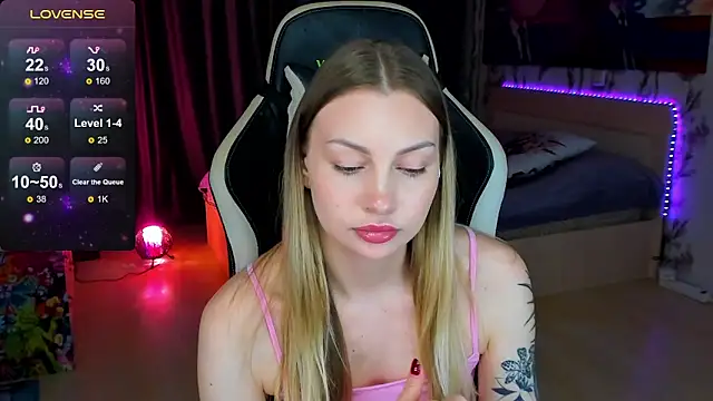 BiMolly online show from November 2025 06:30:01 PM