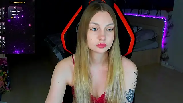 BiMolly online show from April 2026 10:19:02 PM