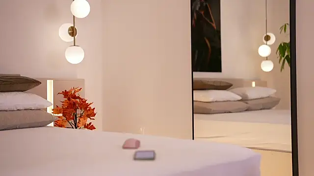 Snapshot of DoviaClaire chatting on November 2025 07:47:01 AM DoviaClaire online show from November 2025 07:47:01 AM