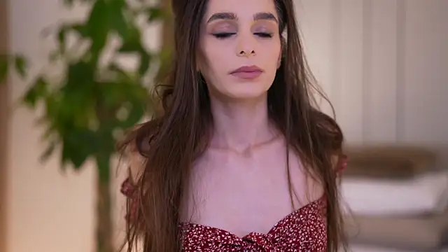 Snapshot of DoviaClaire chatting on December 2025 08:09:02 AM DoviaClaire online show from December 2025 08:09:02 AM