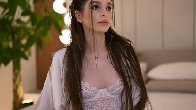 Snapshot of DoviaClaire chatting on December 2025 07:59:01 AM DoviaClaire online show from December 2025 07:59:01 AM