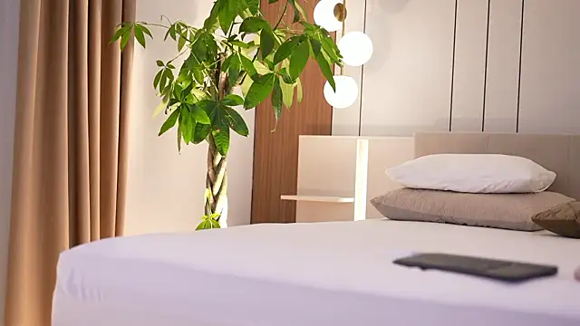 Snapshot of DoviaClaire chatting on February 2026 08:00:02 AM DoviaClaire online show from February 2026 08:00:02 AM