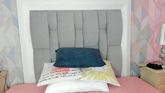 Princsgirl  online show from January 2026 06:43:02 PM