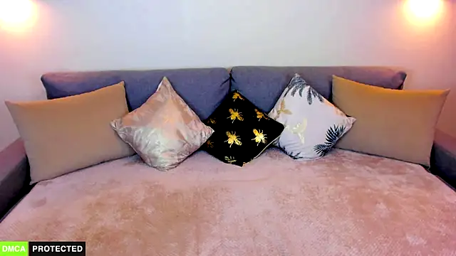 TheWoman   online show from December 2024 06:10:02 PM