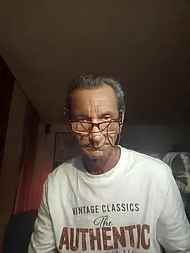 Snapshot of Python43 chatting on February 2026 10:04:01 PM Python43 online show from February 2026 10:04:01 PM