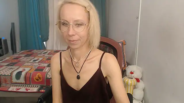 Snapshot of LuxuryNika chatting on September 2025 02:40:01 PM LuxuryNika online show from September 2025 02:40:01 PM