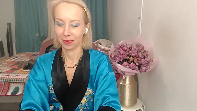 Snapshot of LuxuryNika chatting on October 2025 05:39:01 PM LuxuryNika online show from October 2025 05:39:01 PM