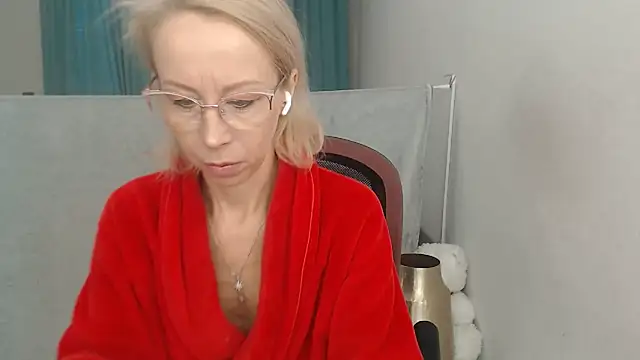 Snapshot of LuxuryNika chatting on November 2025 10:58:01 AM LuxuryNika online show from November 2025 10:58:01 AM