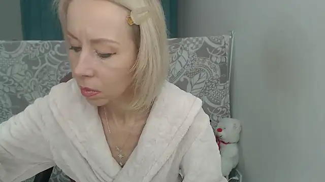 Snapshot of LuxuryNika chatting on November 2025 04:51:01 PM LuxuryNika online show from November 2025 04:51:01 PM