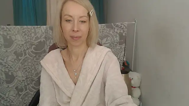 Snapshot of LuxuryNika chatting on November 2025 10:27:01 AM LuxuryNika online show from November 2025 10:27:01 AM