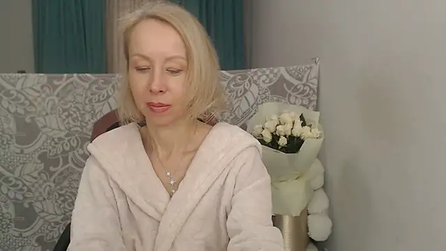 Snapshot of LuxuryNika chatting on November 2025 03:36:01 PM LuxuryNika online show from November 2025 03:36:01 PM