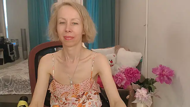 Snapshot of LuxuryNika chatting on June 2026 02:05:01 PM LuxuryNika online show from June 2026 02:05:01 PM