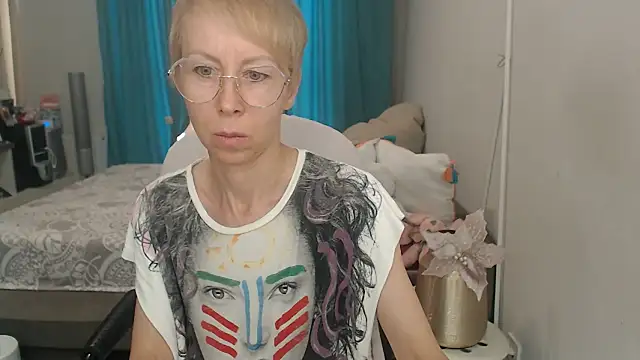 Snapshot of LuxuryNika chatting on July 2026 12:23:01 PM LuxuryNika online show from July 2026 12:23:01 PM