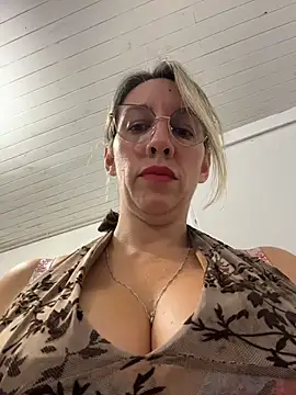Gatitacarlita online show from April 2026 09:30:02 PM