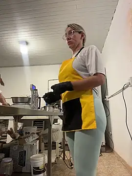 Gatitacarlita online show from May 2026 08:17:02 PM