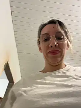 Gatitacarlita online show from May 2026 05:30:02 PM