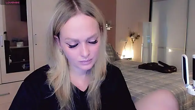 Libby Nora online show from November 2025 09:19:02 AM