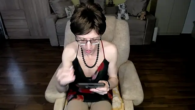 Snapshot of clementine chatting on April 2026 07:42:01 AM clementine online show from April 2026 07:42:01 AM