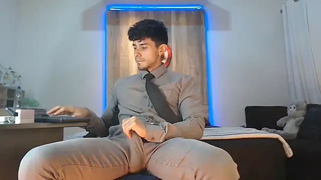 Andrew 4  online show from October 2025 06:14:02 AM