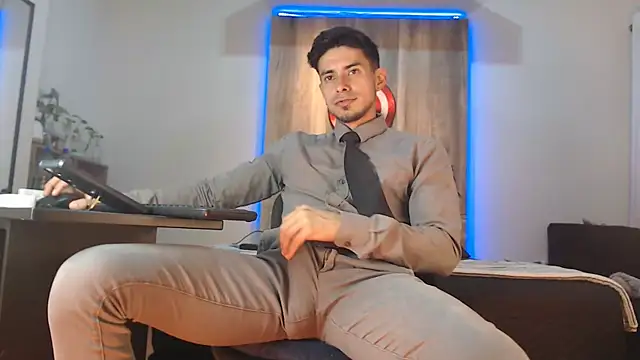 Andrew 4  online show from November 2025 03:39:02 AM