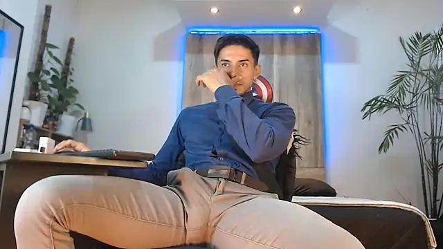 Andrew 4  online show from May 2026 03:12:01 AM
