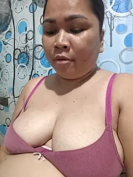 XXLorie 02 online show from May 2026 12:10:01 PM