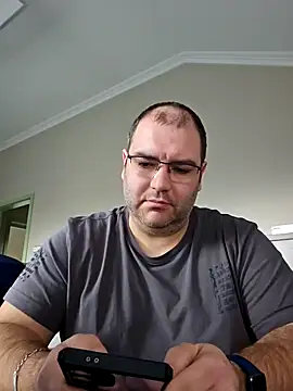 Andrew1900529 online show from December 2024 01:17:01 PM