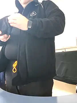 Andrew1900529 online show from December 2024 07:51:01 AM