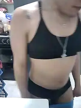 Snapshot of LUNAdeMARTE chatting on December 2024 03:47:02 AM LUNAdeMARTE online show from December 2024 03:47:02 AM