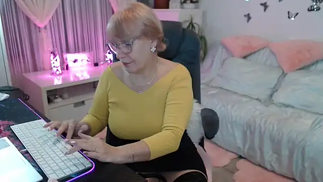 Ghertrude52 online show from November 2025 04:11:02 AM