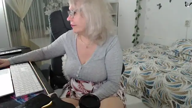 Ghertrude52 online show from March 2026 04:51:01 AM