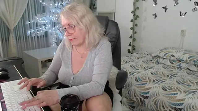 Snapshot of Ghertrude52 chatting on April 2026 04:12:01 AM Ghertrude52 online show from April 2026 04:12:01 AM