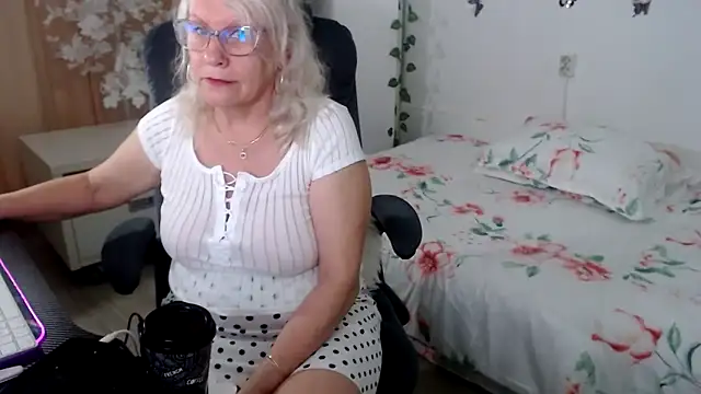 Snapshot of Ghertrude52 chatting on May 2026 04:18:01 AM Ghertrude52 online show from May 2026 04:18:01 AM