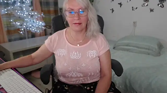Snapshot of Ghertrude52 chatting on June 2026 04:17:01 AM Ghertrude52 online show from June 2026 04:17:01 AM