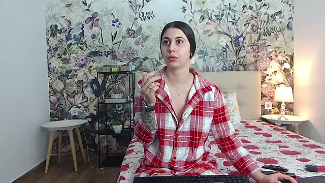 RoseDiamond06 online show from February 2026 01:18:02 AM