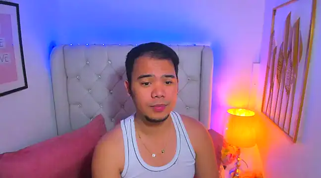 Snapshot of AsianZero chatting on February 2025 08:28:01 PM AsianZero online show from February 2025 08:28:01 PM