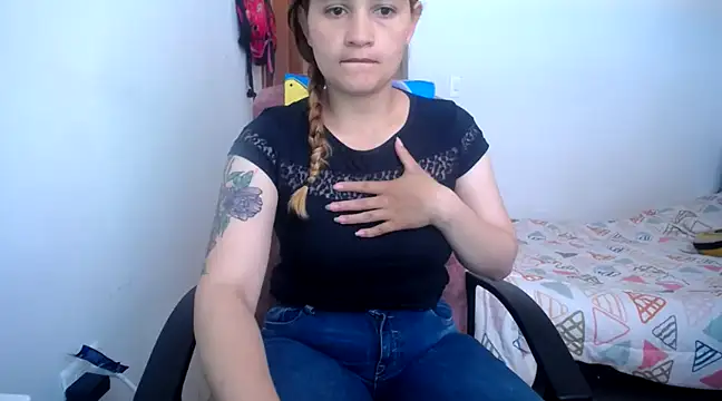 Snapshot of Mia_davis01 chatting on January 2025 01:22:01 PM Mia davis01 online show from January 2025 01:22:01 PM