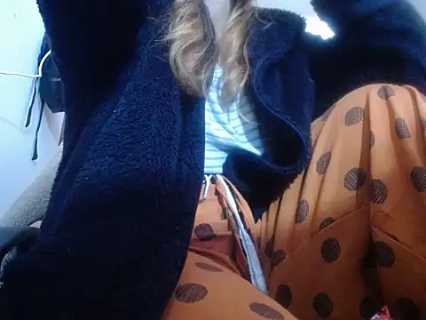 Snapshot of Mia_davis01 chatting on September 2025 07:04:01 PM Mia davis01 online show from September 2025 07:04:01 PM