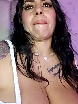 Snapshot of chelaqueen_ chatting on November 2025 04:34:02 AM chelaqueen online show from November 2025 04:34:02 AM