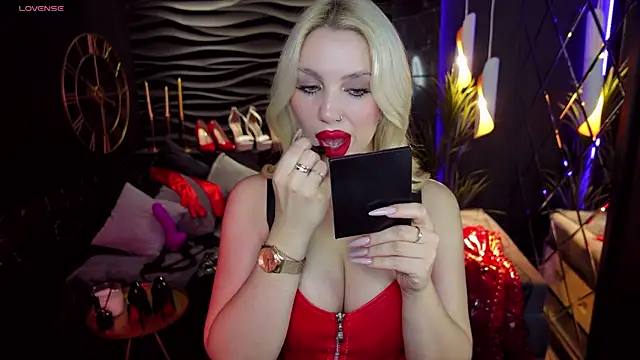 Snapshot of MistressDarsy chatting on December 2024 05:51:02 PM MistressDarsy online show from December 2024 05:51:02 PM