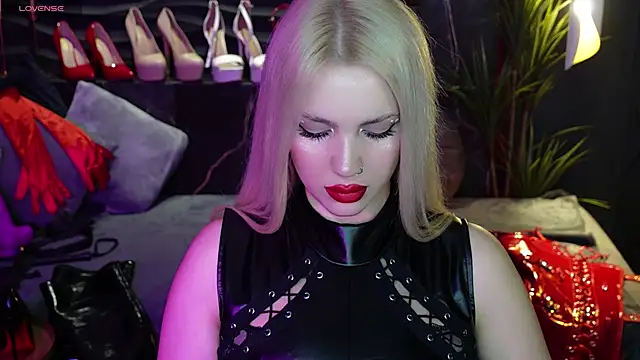 Snapshot of MistressDarsy chatting on December 2024 05:16:01 PM MistressDarsy online show from December 2024 05:16:01 PM